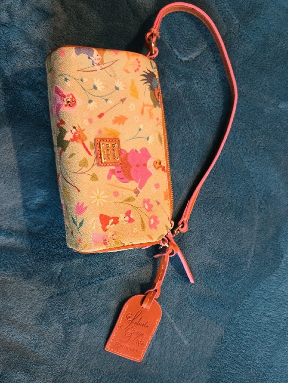 New Disney's Robin Hood Handbag By Dooney & Bourke - Picture 3 of 10